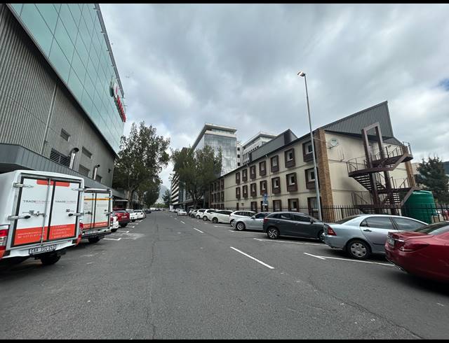 155M² BUILDING TO LET IN CAPE TOWN CITY CENTRE